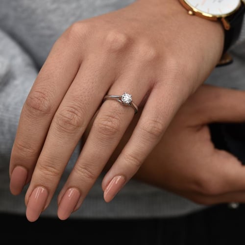 Verlobungsring mit Lab Grown Diamant und Rubin Nelia