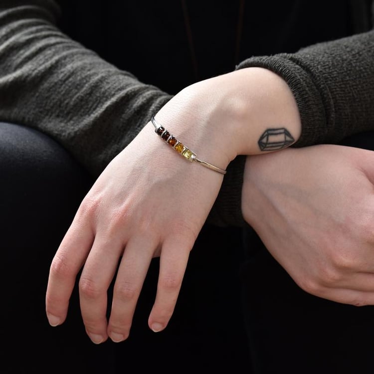 Bernsteine im Armband 29571