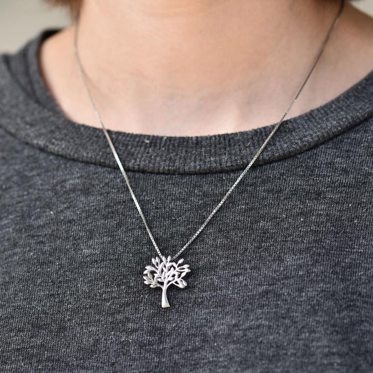 Silber Anhänger mit Motiv Baum des Lebens auf dem Hals 25254