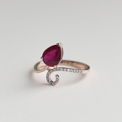 Originella Verlobungsring mit Rubin und Diamanten Cael