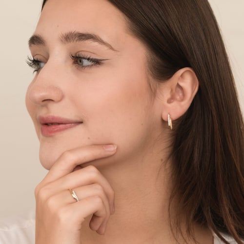 Goldene Ohrringe mit Diamanten Key
