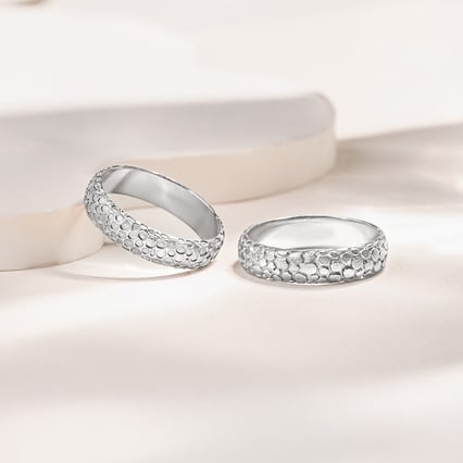 Goldene Eheringe mit atypischer Oberfläche Cali