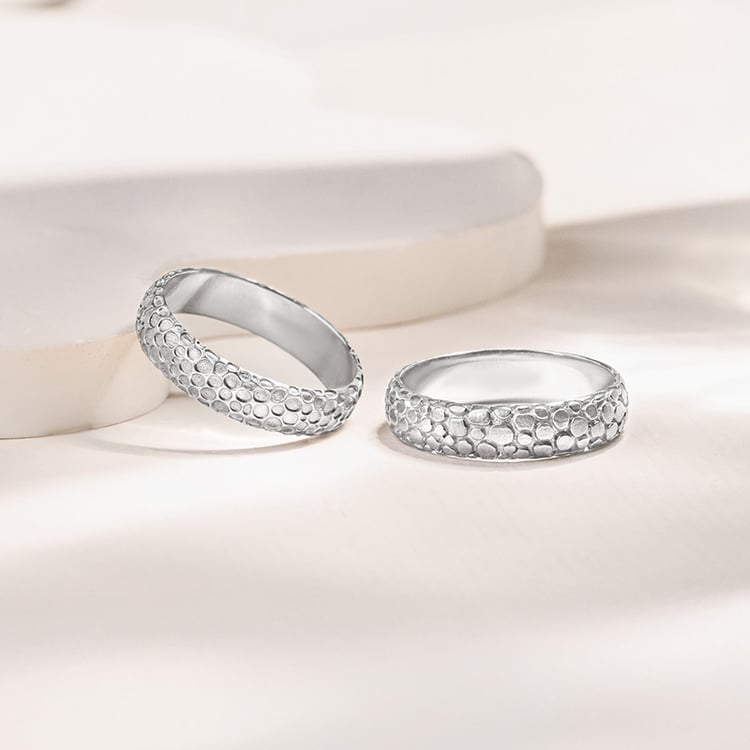 Goldene Eheringe mit atypischer Oberfläche Cali 155645