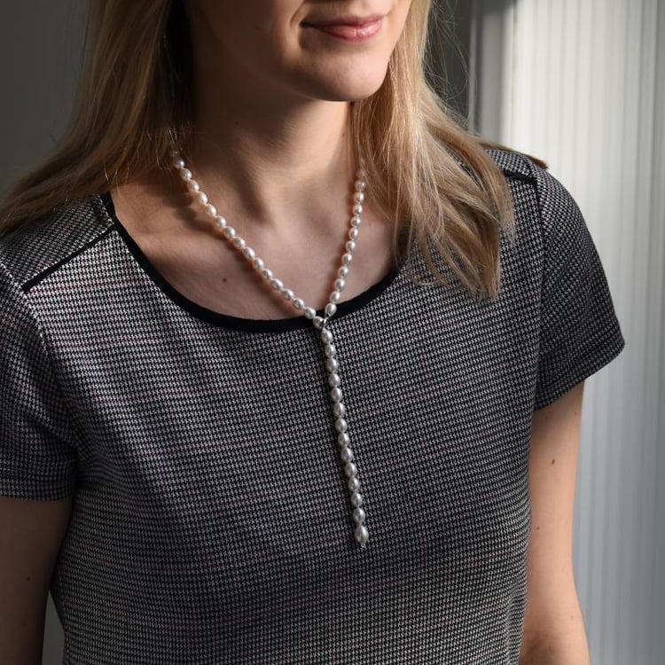 Silberne Halskette mit Perlen 50907