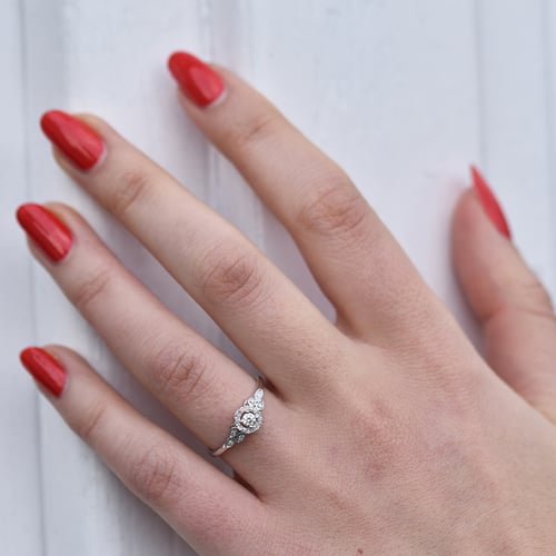 Goldener Halo Ring mit Lab Grown Diamanten Avila