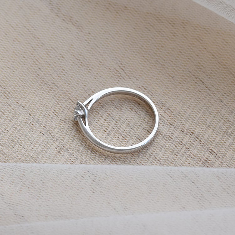 Verlobungsring mit Diamant im Rundschliff Katya 69679