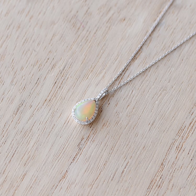 Luxuriöser Anhänger mit weißem Opal und Diamanten Gale 60662