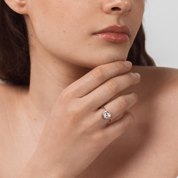 Verlobungsring mit tropfenförmigem Lab Grown Diamanten 154958