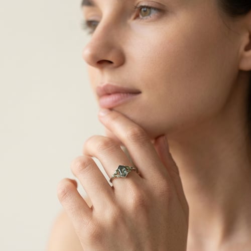 Eleganter Ring mit Moosachat und kleineren Achaten Juliana