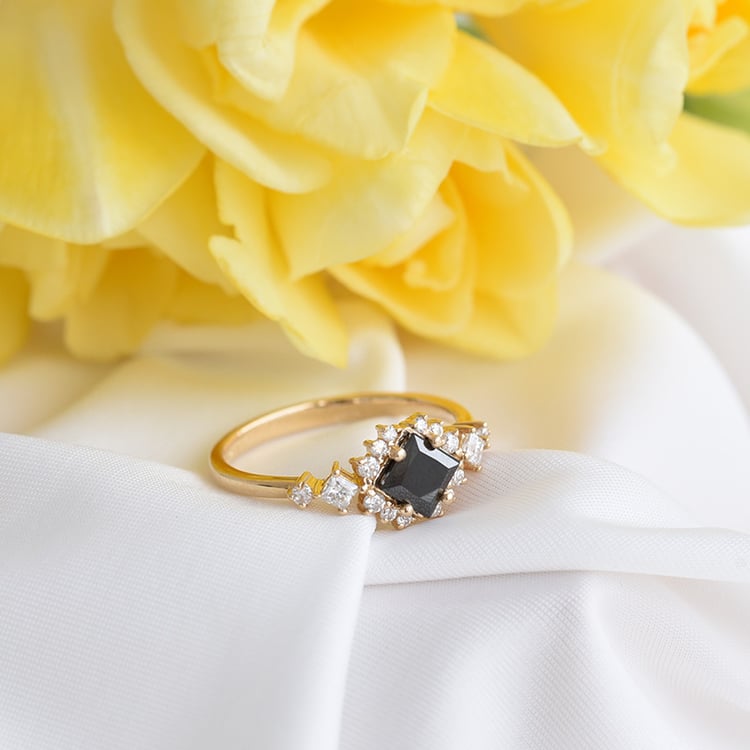 Perfekter Ring mit schwarzem Diamanten und Moissaniten Medrie 82398