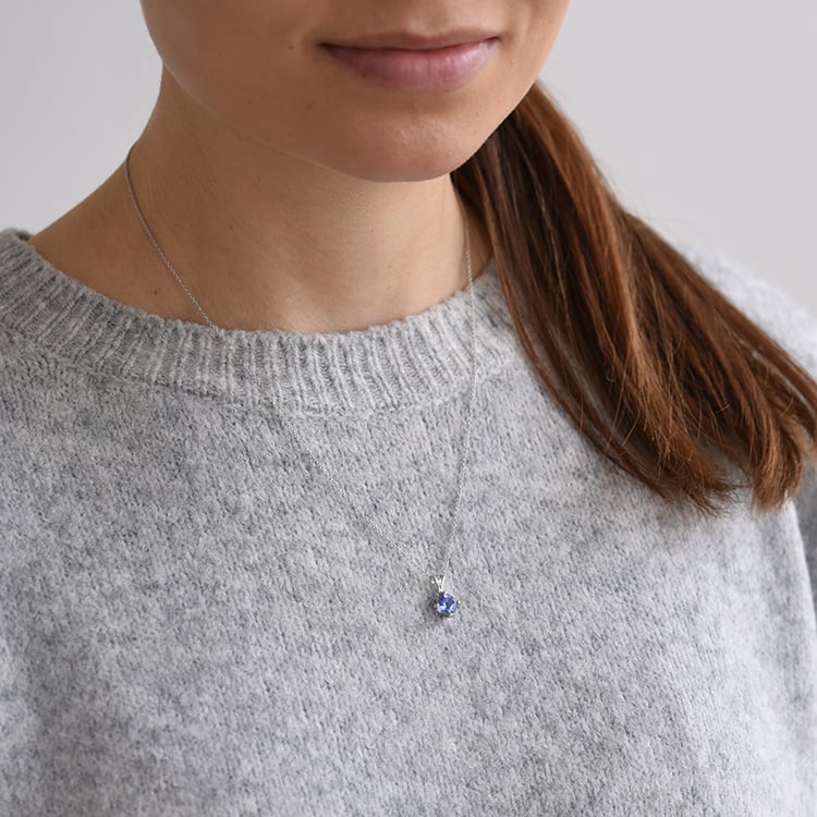 Goldene Kollektion von Schmuck mit Tansaniten Prentum 58840