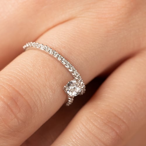 Unkonventioneller Verlobungsring mit Lab Grown Diamanten Cyrus