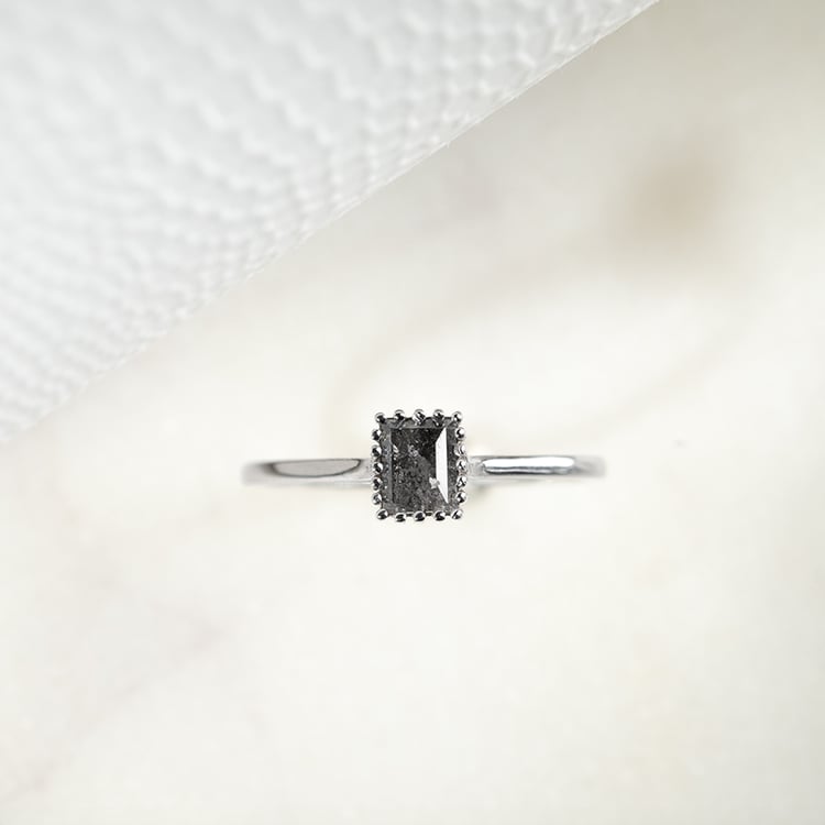 Goldring mit Salt and Pepper Diamant in Princess Form Samiya 132854