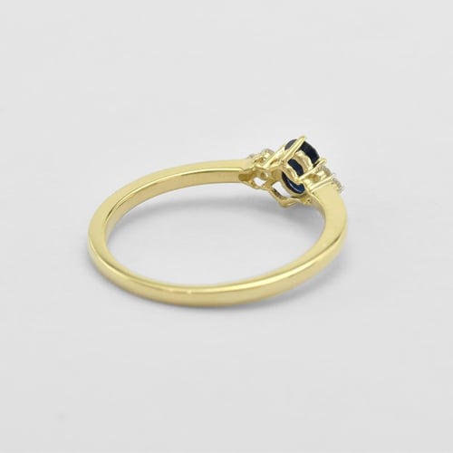 Goldring mit blauem Saphir und Diamanten Jufien