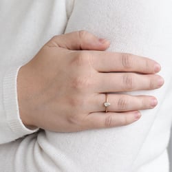 Minimalistischer Ring mit Pear Diamanten Nunez