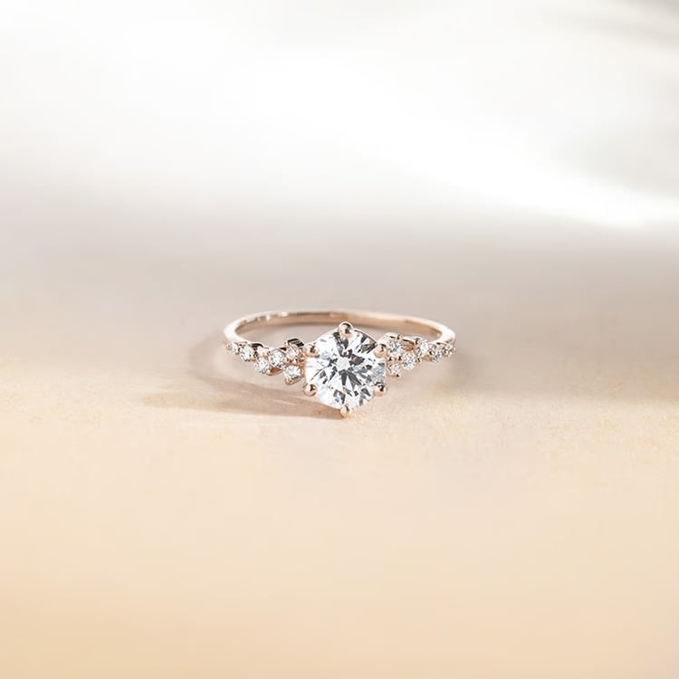 Verlobungsring aus Gold in Haselnussfarbe mit Diamanten 165187