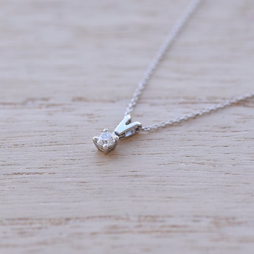 Goldener Anhänger mit Diamant Elba