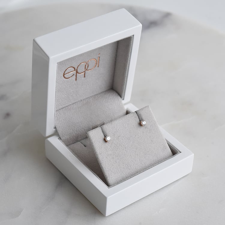 Ohrringe mit Diamanten und vier Krappen Christi 91957