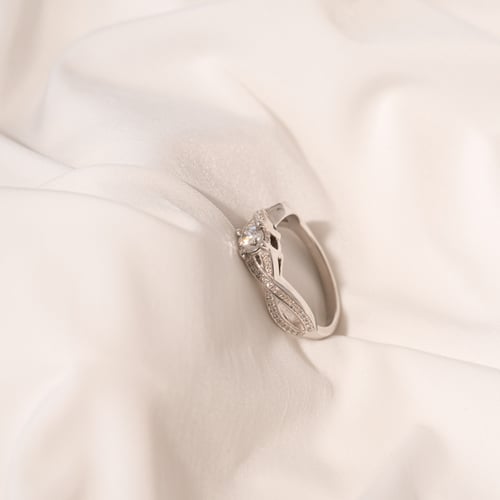 Luxuriöser Verlobungsring mit Lab Grown Diamanten Frankie