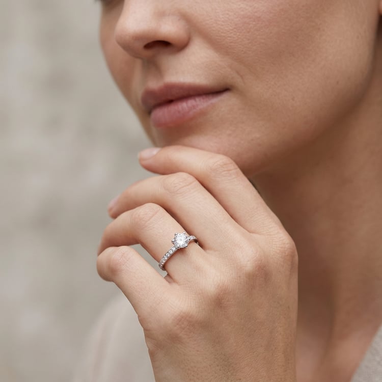 Silberner Ring mit Moissaniten Vanan 168725