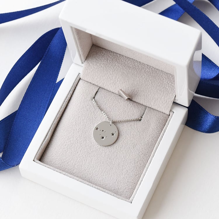 Silberner Anhänger mit Sternbild und Edelstein Nyala 90036