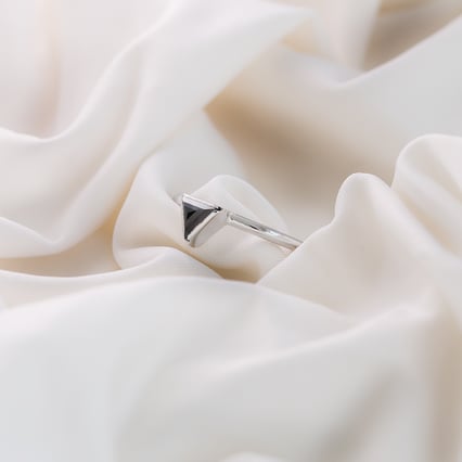 Goldring mit schwarzem Diamant Daslis