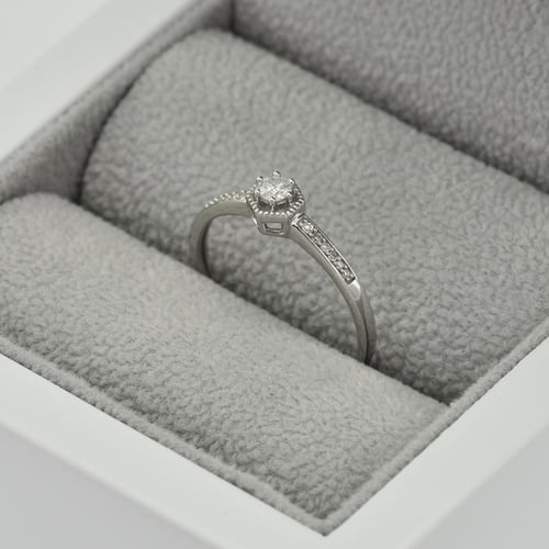 Silberner Ring mit seitlichen Lab Grown Diamanten Plautine