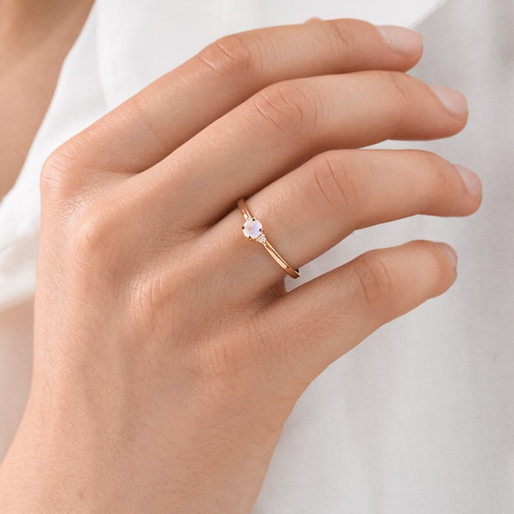 Goldener Verlobungsring mit Mondstein und Diamanten Hye 154460