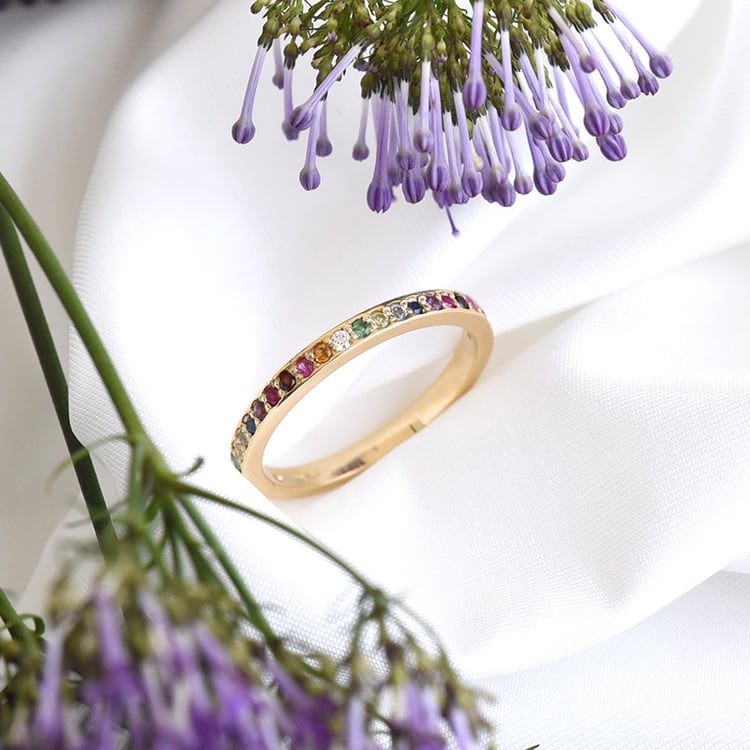 Goldener Eternity-Ring mit Edelsteinen in Regenbogenfarben Mewya 82436