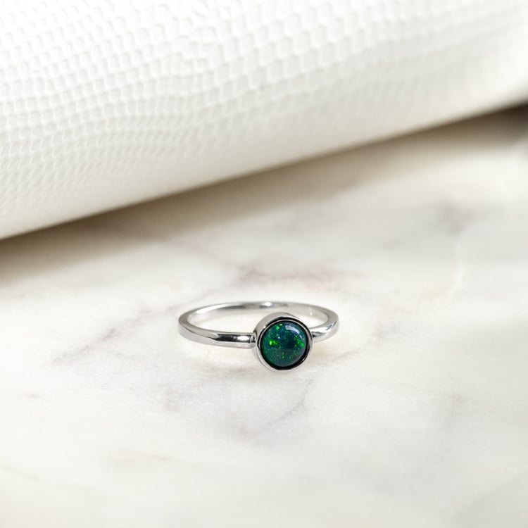 Goldener minimalistischer Ring mit schwarzem Opal Stowy 132823