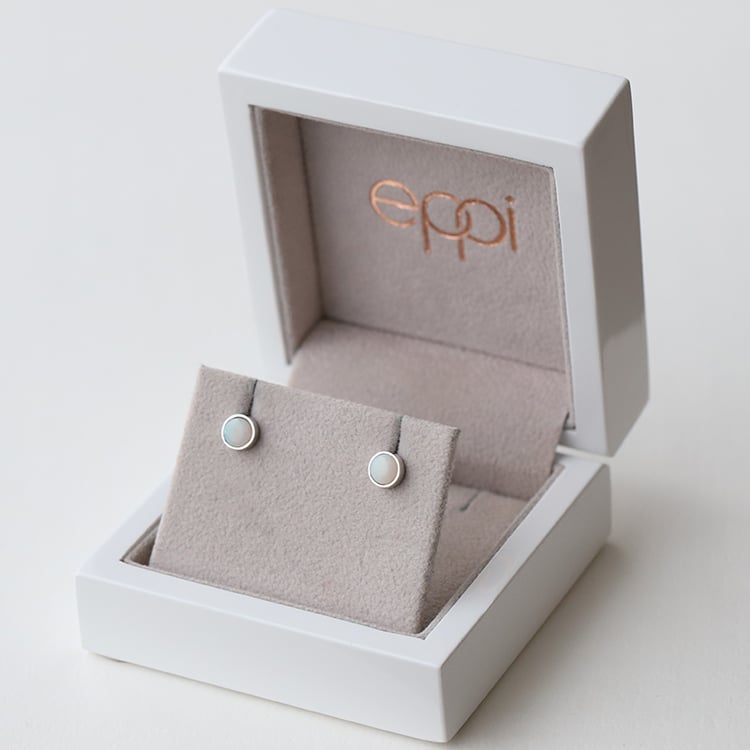 Minimalistische Goldohrringe mit weißen Opalen Aurinda 73963