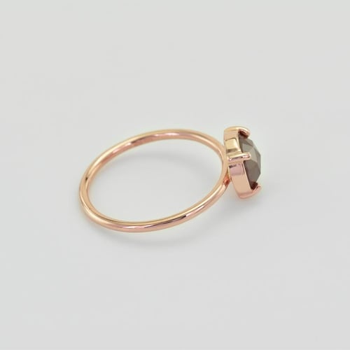 Goldener Ring mit Diamant im Rosenschliff Vertius