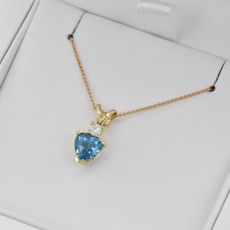 Goldene Kollektion mit Topasen 25879