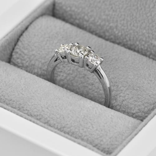 Verlobungsring mit Diamanten Rita