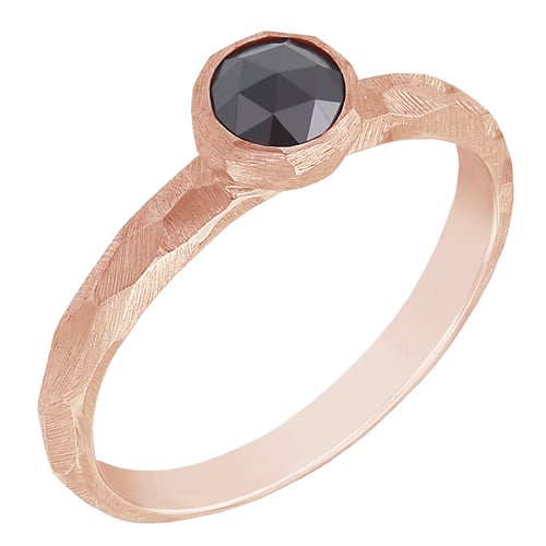 Gehämmerter Ring mit schwarzem Diamanten Seraphine