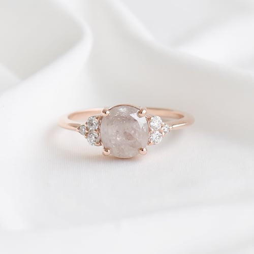 Ring mit einem Salt and Pepper Diamanten Agathe