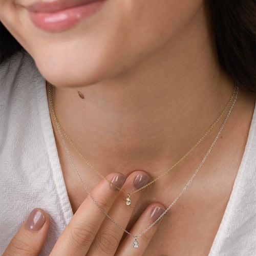 Minimalistischer Anhänger aus Silber mit einem Diamanten in Emerald-Form Lias