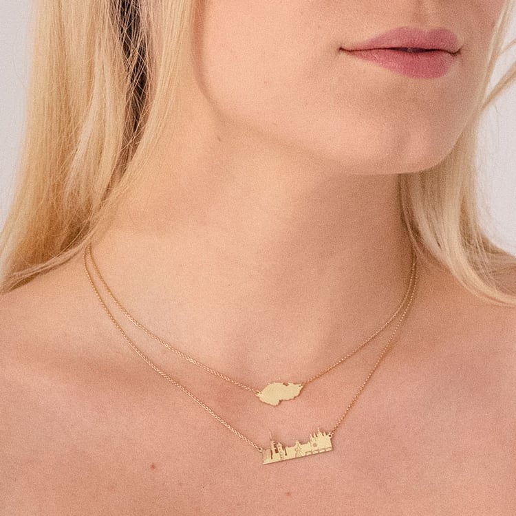 Goldene oder Platinkette mit Anhänger in Form der Tschechischen Republik 107136