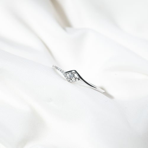 Romantischer Silberring mit Lab Grown Diamanten Anthia