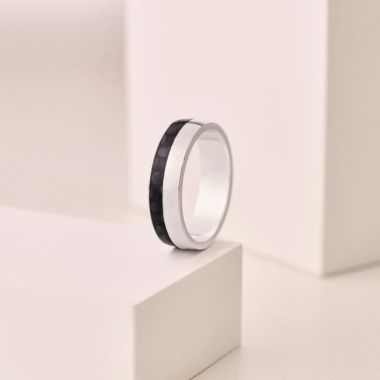 Flacher Trauringe aus Carbon und Silber Cassia 165782