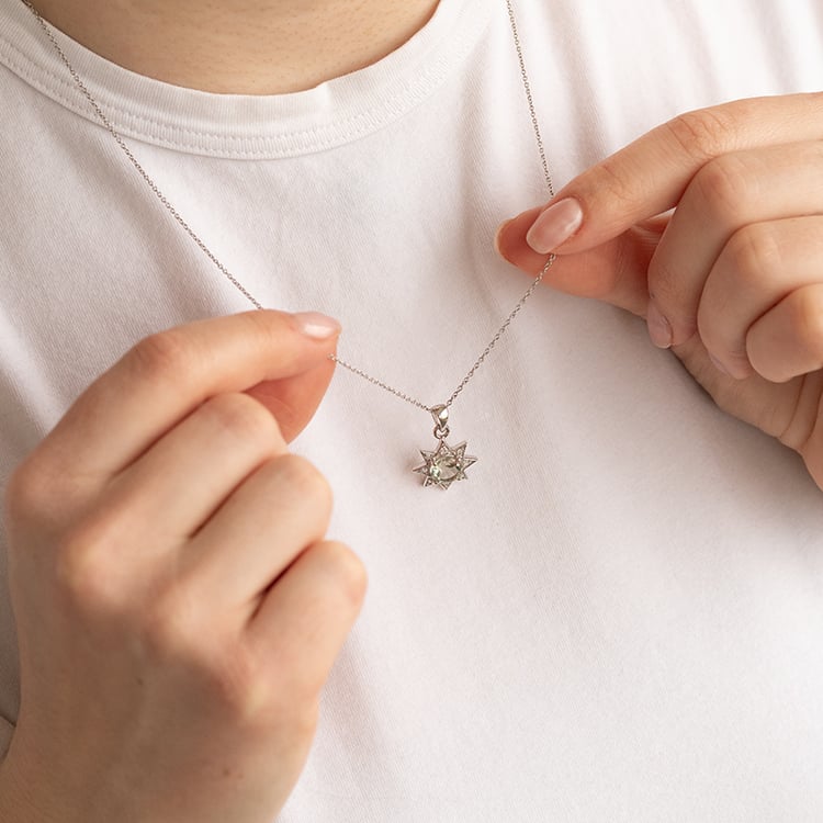 Silberne Anhänger mit Amethyst und Zirkonia in Sternform Bohemia 135327