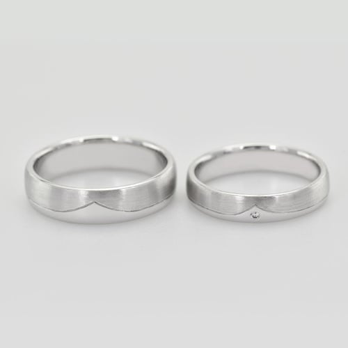 Goldene Eheringe mit Diamant Arif