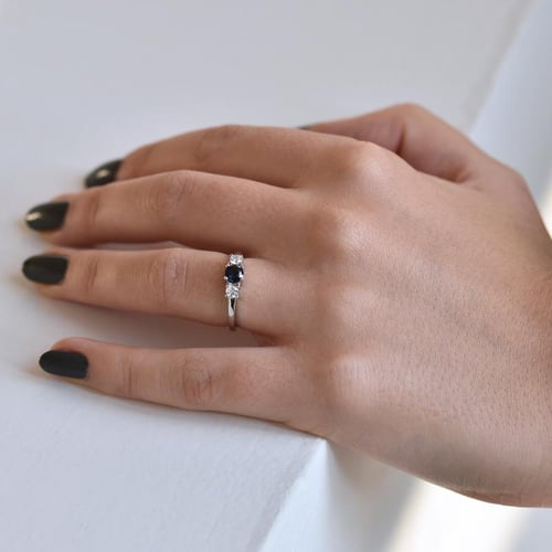 Wunderschöner Verlobungsring mit Saphir und Diamanten Manish