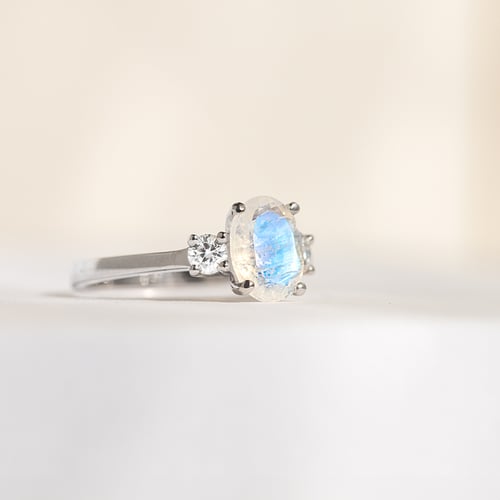 Goldring mit Mondstein und Moissanit Letty