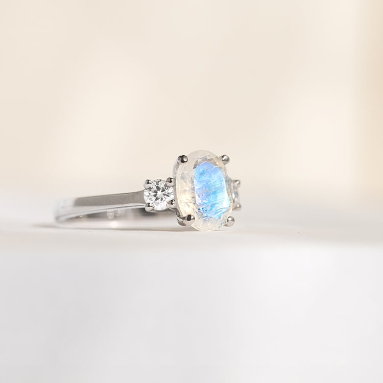 Goldring mit Mondstein und Moissanit Letty 144035