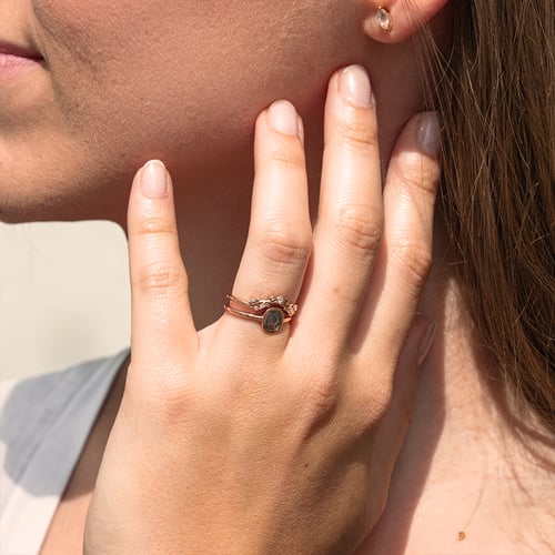 Ring in V-Form mit Blättern und Diamanten Aiden