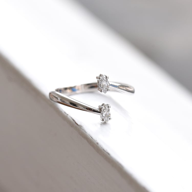 Ungewöhnlicher Ring aus Gold Alik 84403