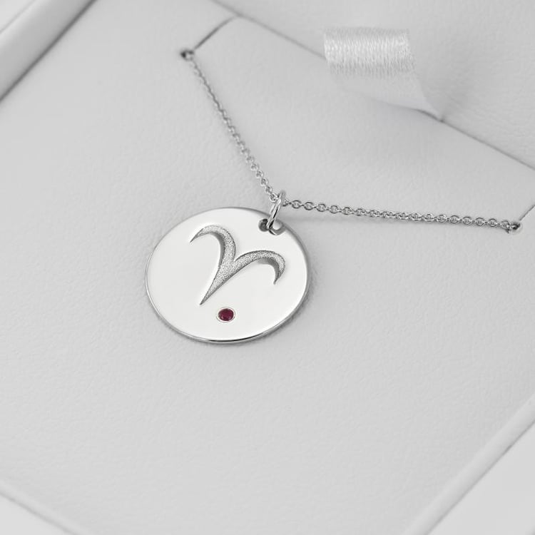 Silberner Anhänger mit Sternzeichen und Rubin Widder 103391