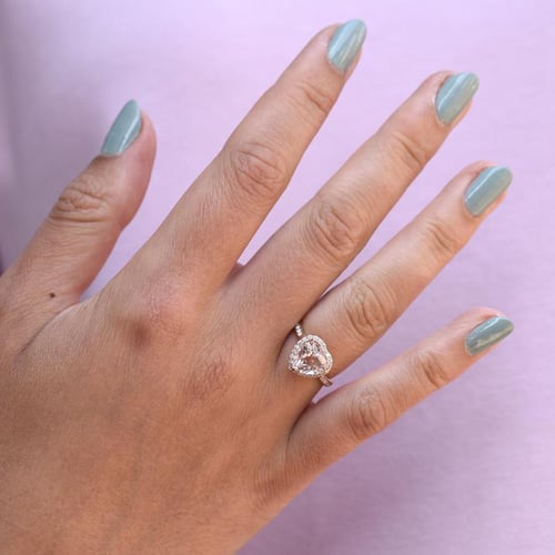 Goldring mit herzförmigem Morganit und Diamanten Rena