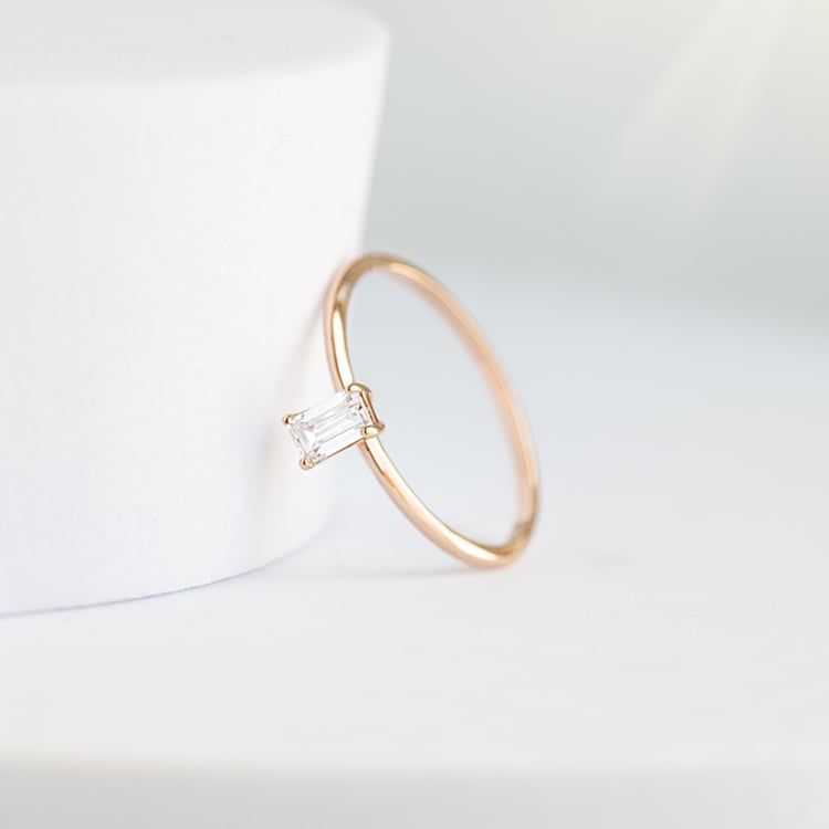 Verlobungsring mit einem Lab Grown Diamanten im Emeraldschliff Olson 144234